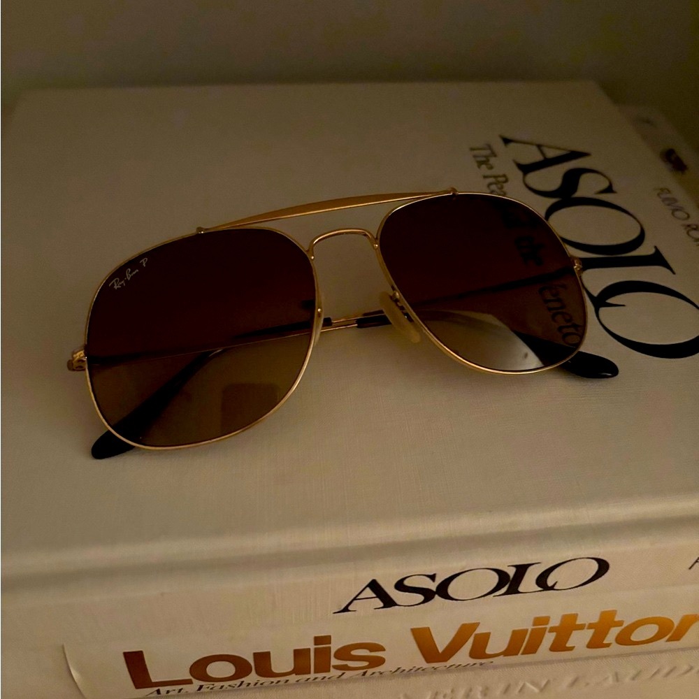 Ray-ban *sold out* aviator Sunglasses